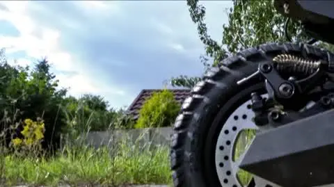 15-letni Kuba zginął po upadku z hulajnogi elektrycznej