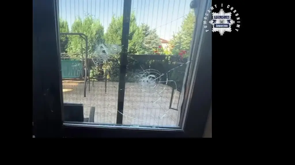 51-latek strzelał z ostrej broni w dom sąsiadów