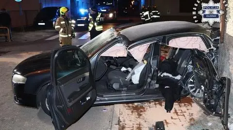 Zignorowała znak STOP i staranowała prawidłowo jadące audi. Są cztery osoby ranne