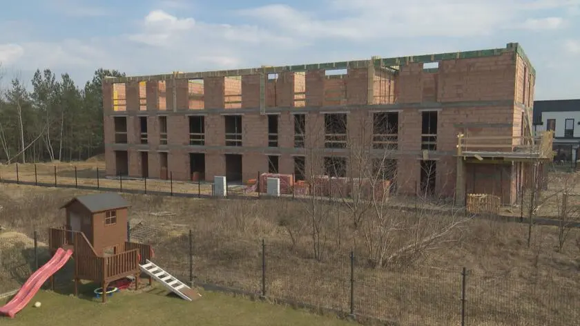 Dom jednorodzinny jak blok mieszkalny. „Zaprojektowane, by dało się podzielić na samodzielne lokale”