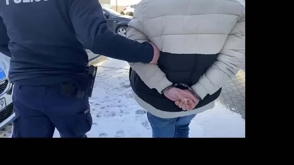 Zaatakował nożem ojca z synem