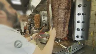 Zjada go codziennie 5 mln Polaków. Co naprawdę jest w kebabach?