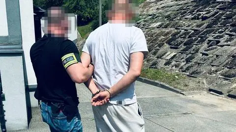 Wyważał drzwi i wchodził do mieszkań obcych ludzi. Tłumaczył, że „kierowało nim serce”
