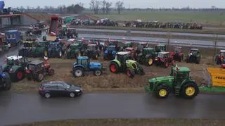 Protesty rolników. "Możemy przetrwać pół roku, ale co dalej?"