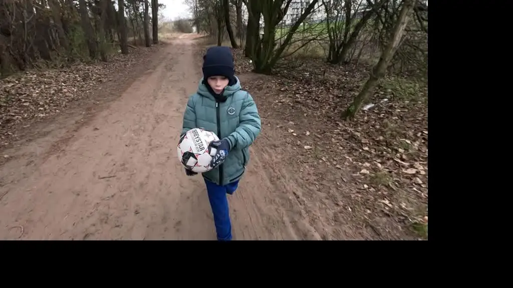 Stracił mamę, a jego tata jest chory