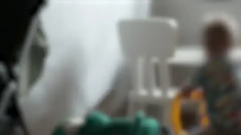 Dwuletni chłopiec i dwie rodziny, które o niego walczą