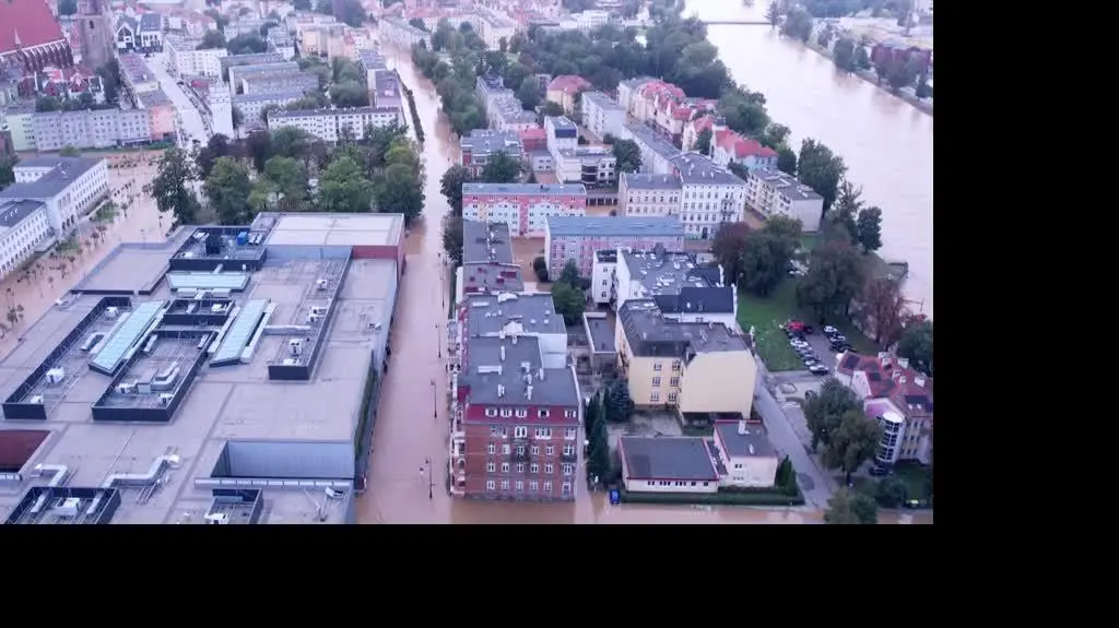 Najszybciej o powodzi informowali lokalni dziennikarze