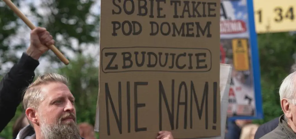 Olbrzymia baza paliw tuż obok osiedla zbudowana bez pozwoleń. "Czy prawo obowiązuje wszystkich?"