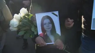 Matka podejrzanego o zabicie 16-letniej Mai staje przed sądem za hejt