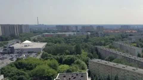 Grasuje z nożem po osiedlu i grozi