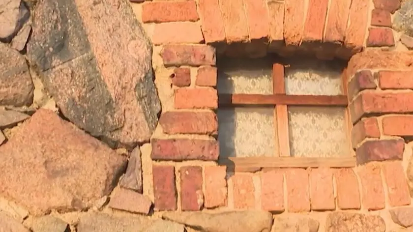 Cztery lata więził kobietę w przydomowej komórce. Zapadł wyrok