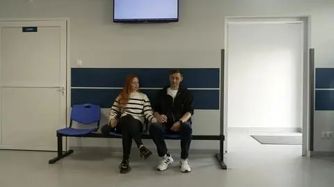 Czuł ogromny ból w klatce piersiowej, dostał skierowanie na cito, mimo to odesłano go do kolejki
