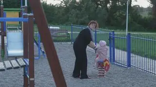 Matka z ośmiorgiem dzieci trafi na bruk? „Tak licznej rodziny nikt nie chce”