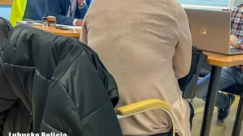 Urzędniczki wyprowadzały pieniądze dla potrzebujących na własne konta bankowe