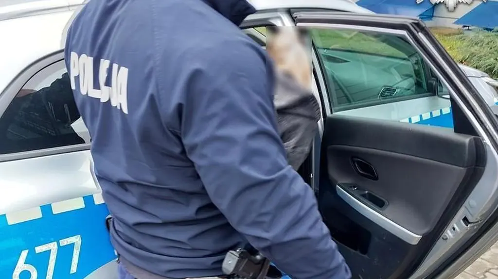 Zignorowała znak STOP i staranowała prawidłowo jadące audi. Są cztery osoby ranne
