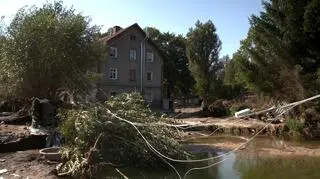 Okradają powodzian