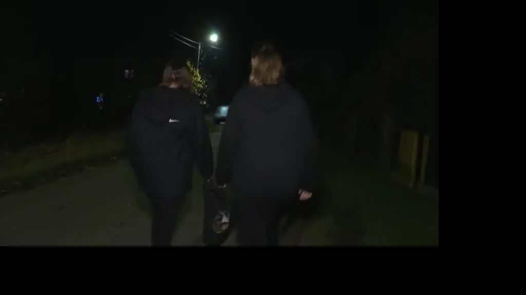 Igły, szpilki i żyletki w cukierkach