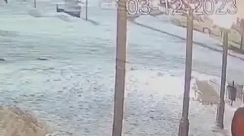 Trzech pijanych 27- latków dotkliwie pobiło pracownika ochrony