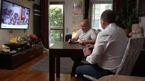 Sam wychowuje synów i wciąż musi płacić na nich alimenty