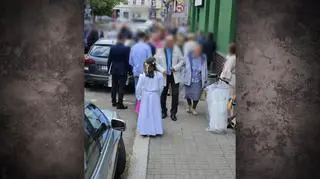 Zamiast zarezerwowanego przyjęcia komunijnego, fast-food na ulicy. "Płakałam i mama też"