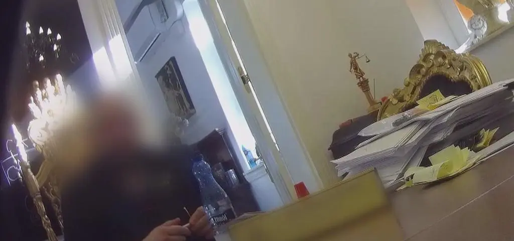 "Przedstawił się jako adwokat, powiedział, że wszystkim się zajmie. Byłem oszukiwany z premedytacją"
