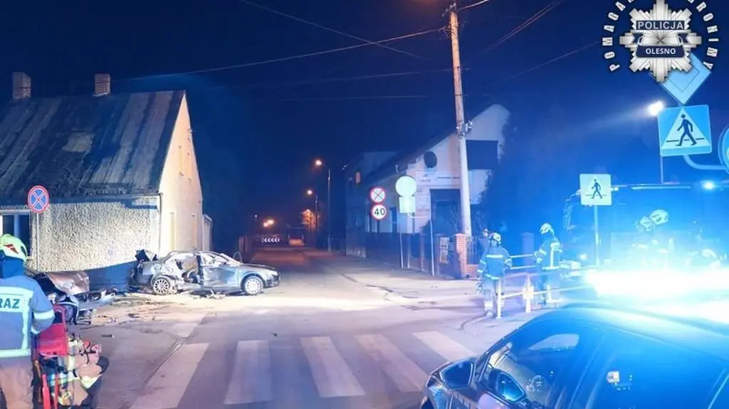 Zignorowała znak STOP i staranowała prawidłowo jadące audi. Są cztery osoby ranne