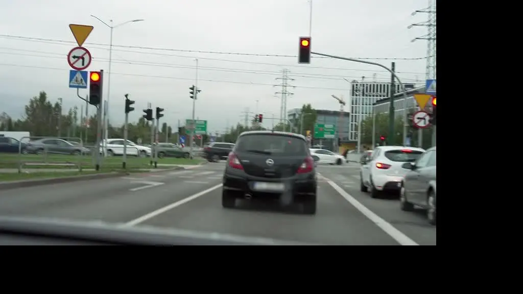 Z ofiary wypadku samochodowego w absurdalny sposób stała się oskarżoną