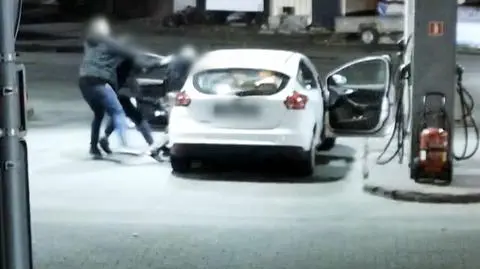 Pobicie na stacji benzynowej