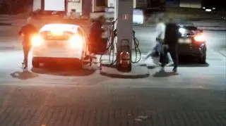 Funkcjonariusze pobili na stacji benzynowej mężczyznę z chorobą Parkinsona? "Przerażające" 