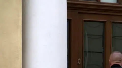 Przeglądając akta sprawy znalazł odręczne zapiski sędzi i