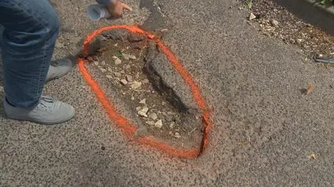 Wjechała w dziurę w miejskiej drodze i zaczęły się poważne kłopoty