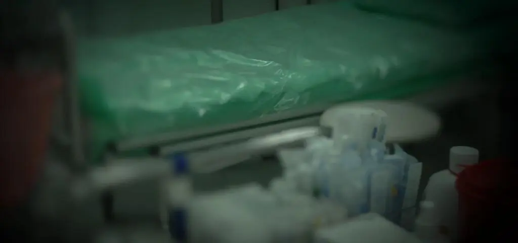 Ucieka ze szpitala, żeby ratować siebie i dziecko