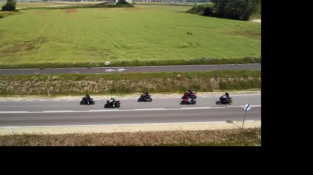 Wjechał w grupę motocyklistów