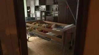 Przykuta do łóżka 84-latka i jej całkowicie nieporadny syn w małym mieszkaniu w bloku. „Gdzie są instytucje?”