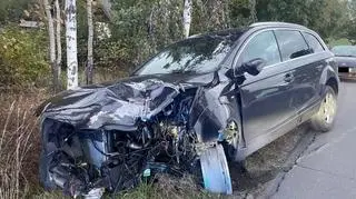 Rozbitym samochodem i bez koła jechał dalej