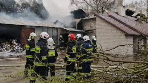 Komornik, nielegalne składowanie akt i pożar