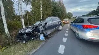 Rozbitym samochodem i bez koła jechał dalej. 26-latek zatrzymany