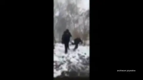 Biją, poniżają i wrzucają filmy do sieci. „Brak odpowiedniej reakcji szkół”