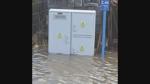 W wodzie stoją nawet skrzynki z prądem