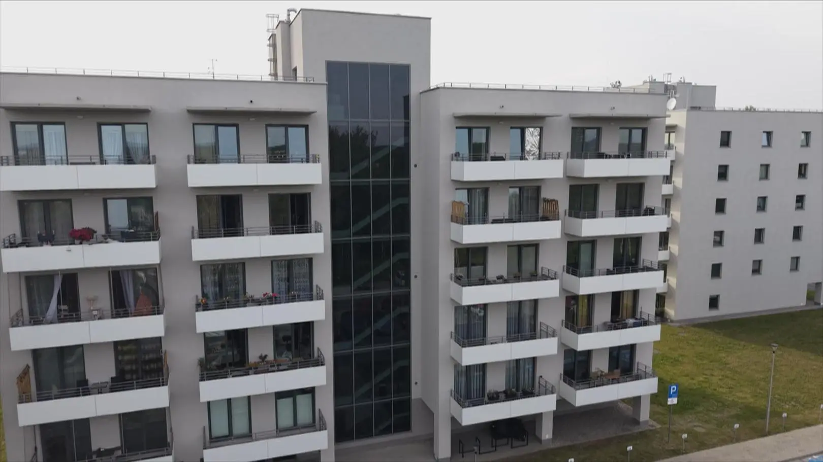 Samorządowcy reklamowali mieszkania, które stały się pułapką dla ludzi. „Gdzie oni teraz są?”