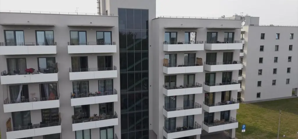 Samorządowcy reklamowali mieszkania, które stały się pułapką dla ludzi. „Gdzie oni teraz są?”