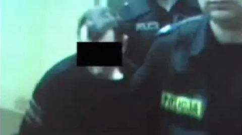 Udawał zabitego, sprofanował zwłoki
