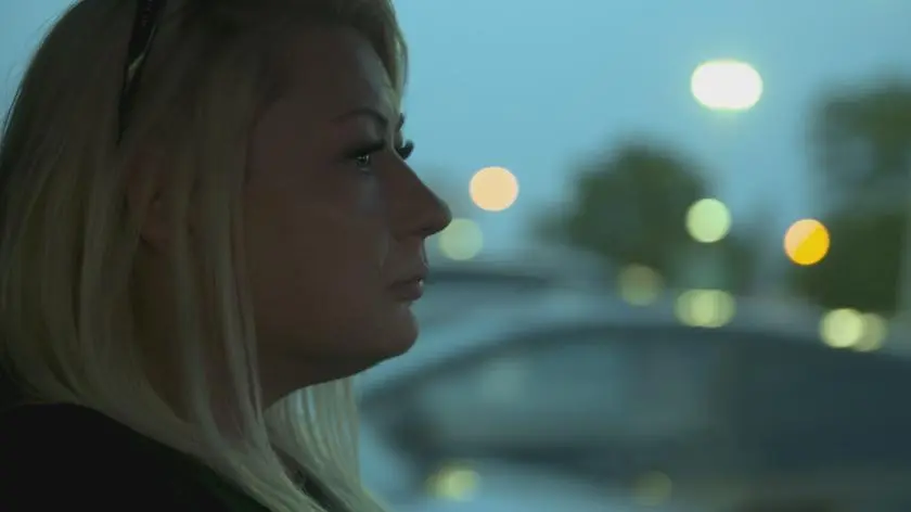 Kim jest „Mała Emi”? „Robiłam to, bo wydawało mi się, że na tym polega miłość”