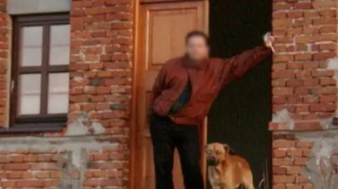 Nie będzie konsekwencji wobec sędziego, który nie rozwiązał rodziny zastępczej, w której doszło do molestowania dziewczynki