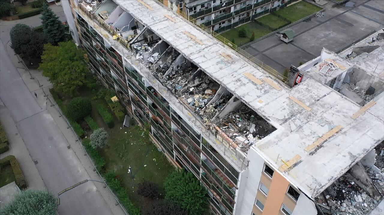 W pożarze bloku w Ząbkach stracili dorobek życia. „Zostaliśmy pozostawieni sami sobie”