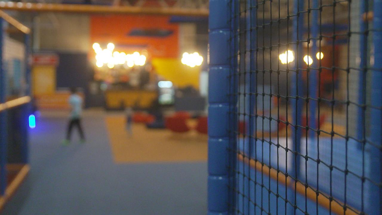 Urodziny w sali zabaw i złamany kręgosłup. „Ewidentny błąd ze strony obsługi”