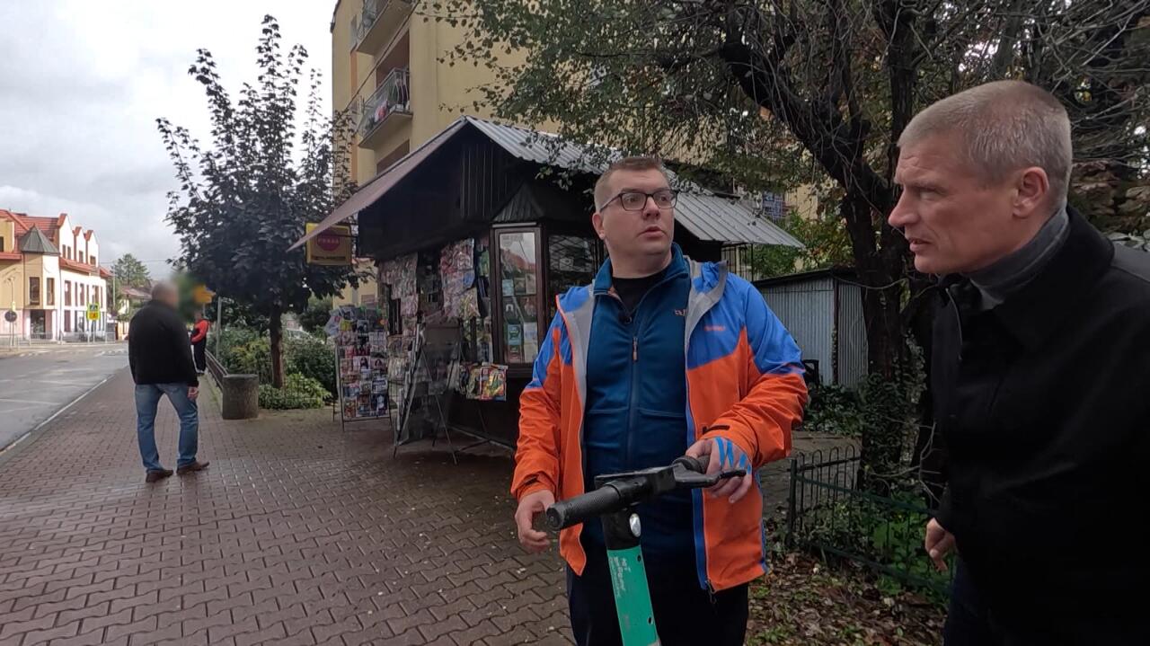 Przejechał ledwie kawałek i odpadło koło. Czy pan Piotr wygra z globalnym gigantem? 