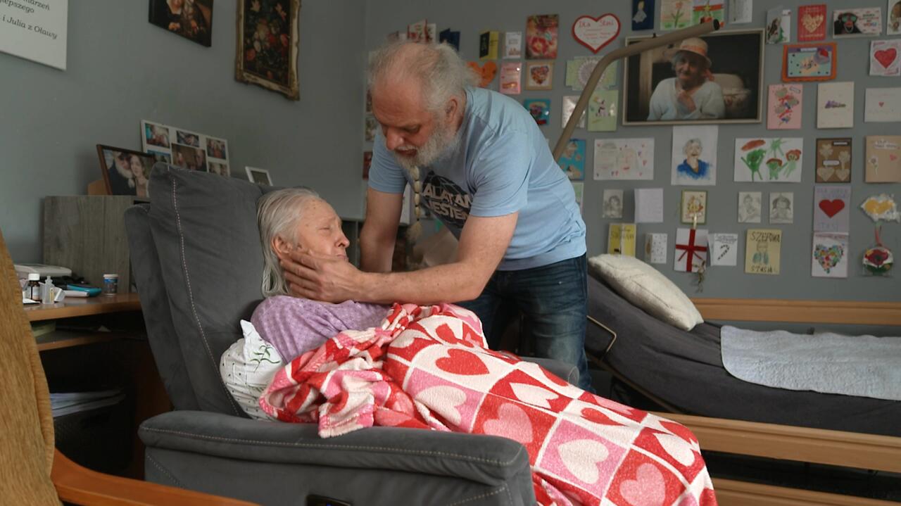 Jaka jest cena starości w Polsce? „Trzeba zarobić 9 tys. zł na samą opiekunkę”