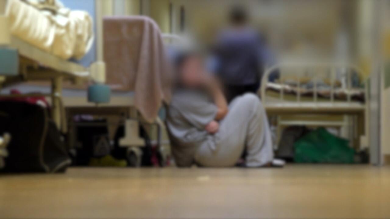 "Ostatnie cztery lata cały czas szukam córki". Terapia w ośrodku, ucieczka i tak w kółko. Jak pomóc uzależnionemu dziecku?