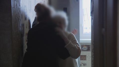 Pani Halina jest zamykana na klucz w mieszkaniu. „Otwórzcie mi drzwi”